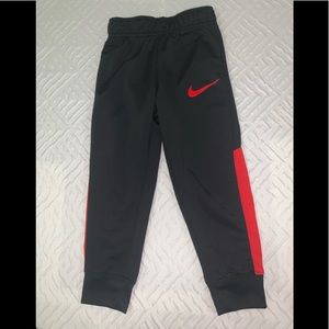 Nike boys black and red joggers 🏃‍♂️